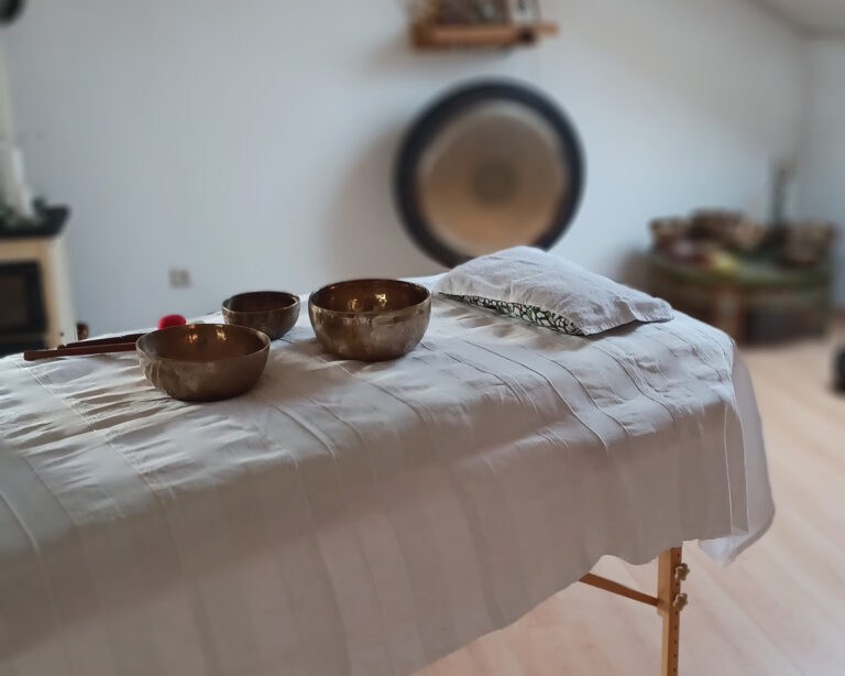 Klangheilung mit Klangschalen und Gong